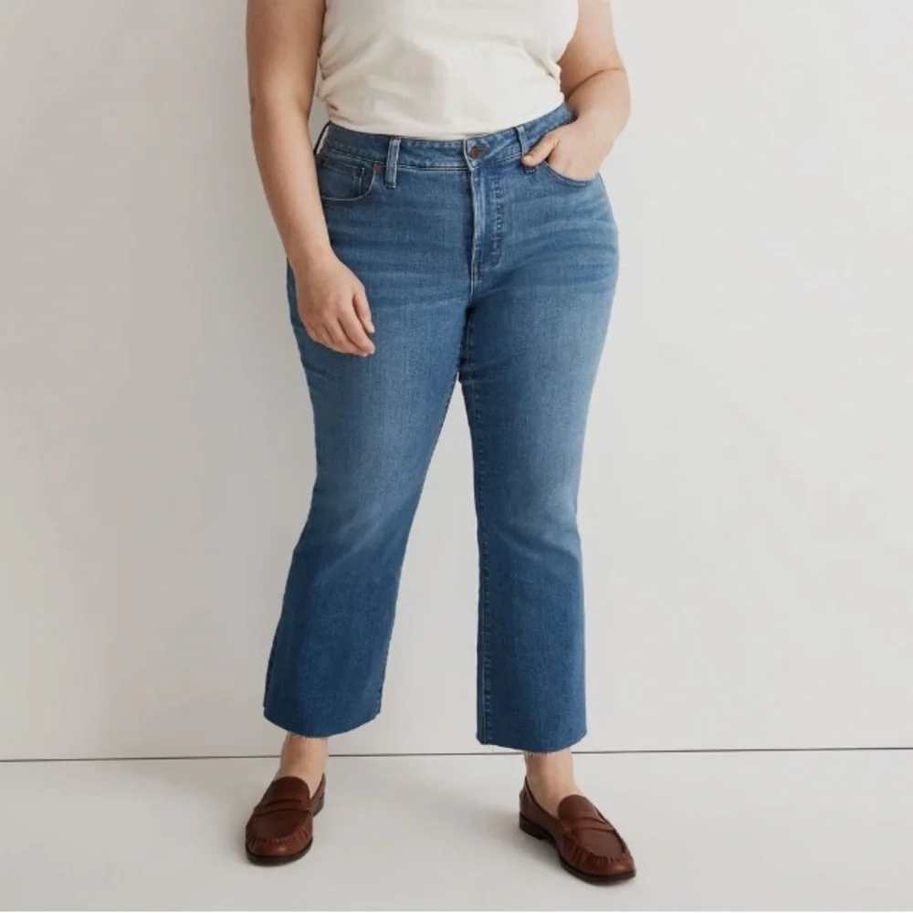 Madewell Plus Size Raw Hem Kick Out Crop Ankle Jeans Sz 26 Medium Wash